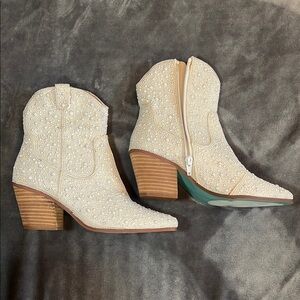 Betsey Johnson Diva Ivory Boots